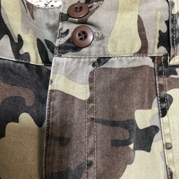 Nevada Cropped Flare Camouflage Pants Size 12 - Picture 8 of 12